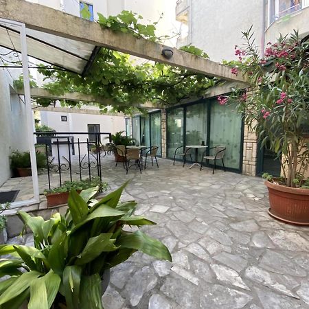 Guesthouse Tri Palme Becici  Exterior photo