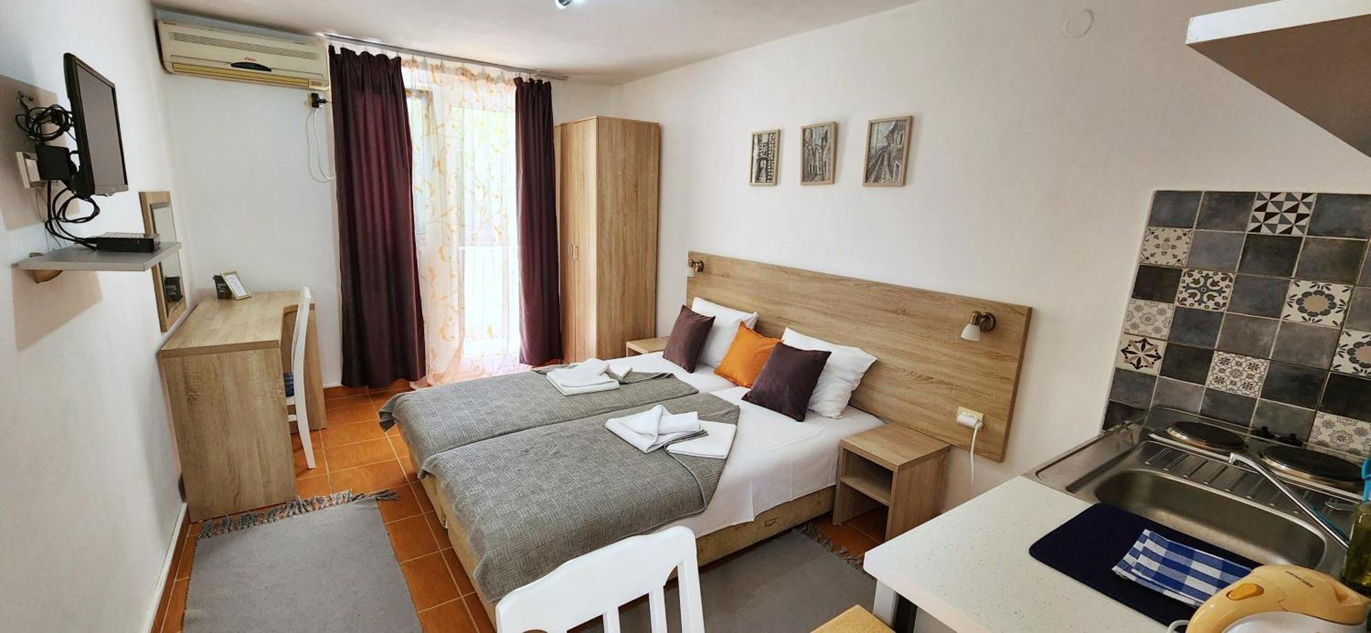 Guesthouse Tri Palme Becici  Exterior photo