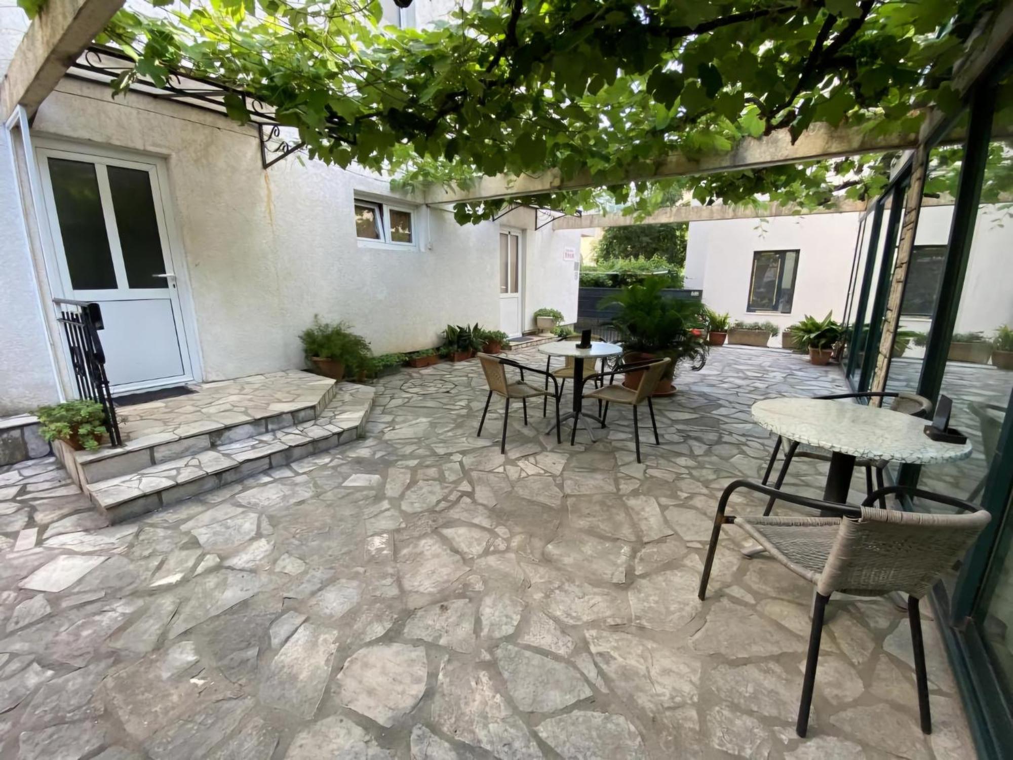 Guesthouse Tri Palme Becici  Exterior photo